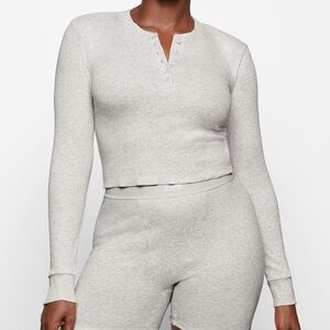 Skims Gray Long Sleeve Cropped Henley Top